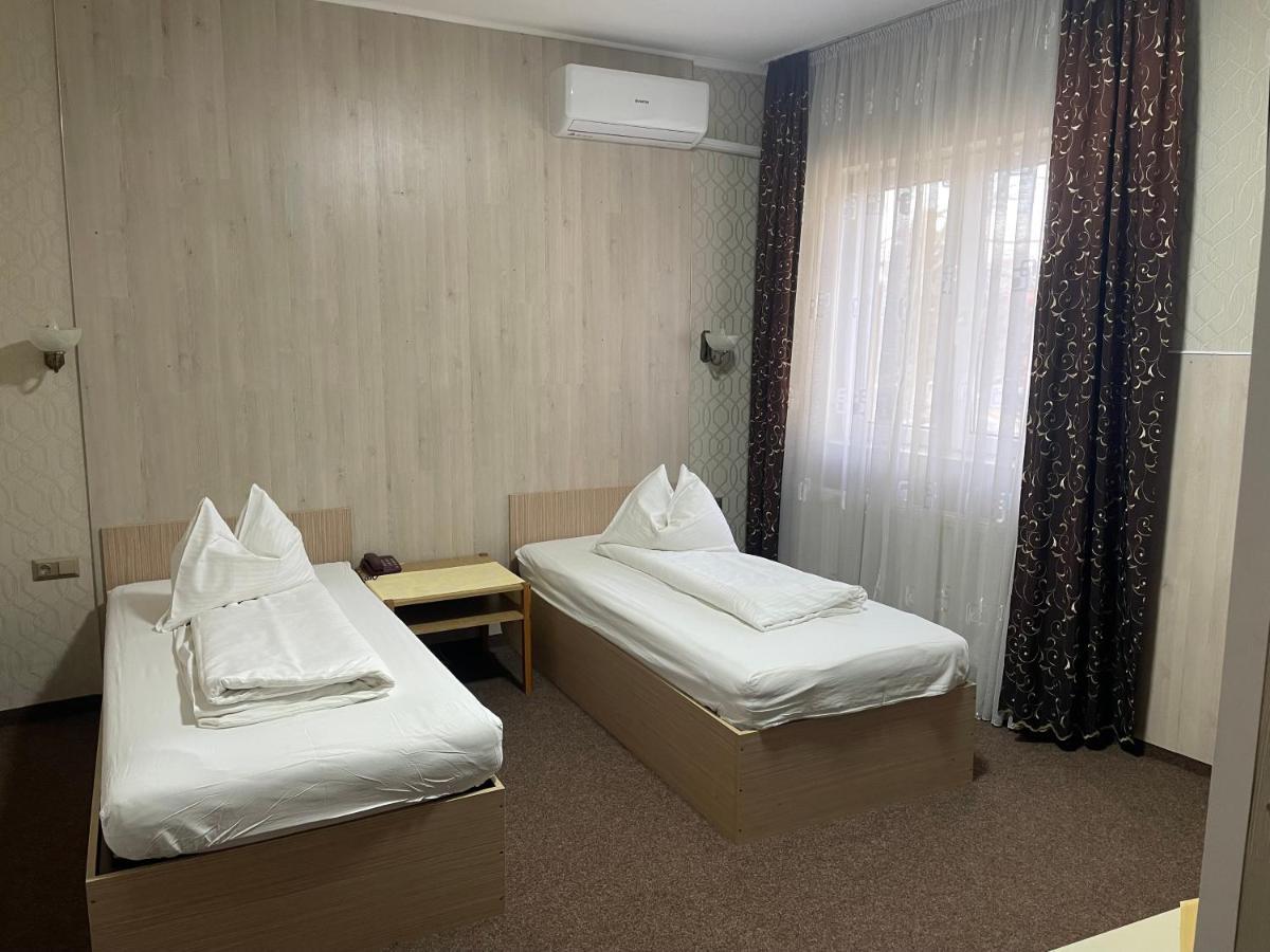 Pension Regal Satu Mare Ngoại thất bức ảnh